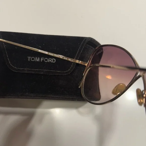 Tom Ford Sunglasses!!! Chic Gold Aviator Sunglasses - Picture 7 of 7